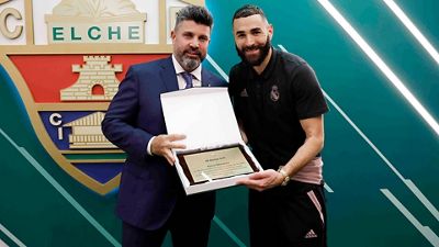 Felicitación del Elche a Benzema por el Balón de Oro