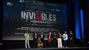 Arbeloa acompaña a Begoña Villacís en la presentación del documental ‘Invisibles’