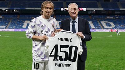 Luka Modrić finds the net on his 450th Real Madrid appearance