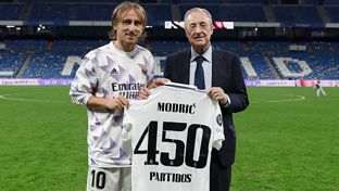 Luka Modrić finds the net on his 450th Real Madrid appearance