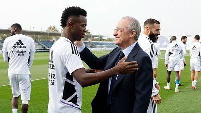 The president greets the squad at Real Madrid city