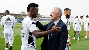 The president greets the squad at Real Madrid city