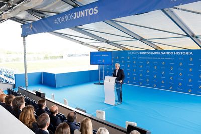 el real madrid y sanitas celebran 20 años de alianza