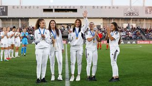 Homenaje a las cinco madridistas campeonas del Mundial sub-17