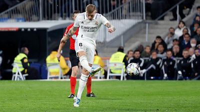 O golaço de Kroos: sem deixar cair e grande remate de pé direito de fora da área