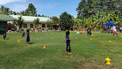 Los entrenadores de las escuelas de la Fundación en Filipinas recibieron la formación anual en fútbol y valores