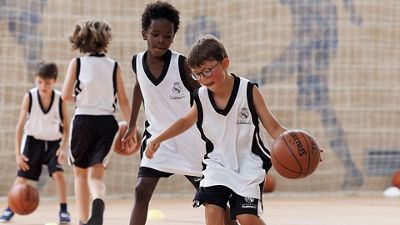 La Fundación Real Madrid organiza un campus urbano de baloncesto en Navidad