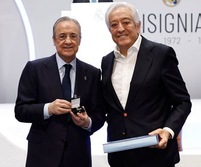 acto de entrega de insignias 2022