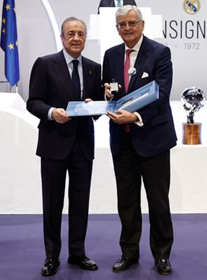 acto de entrega de insignias 2022