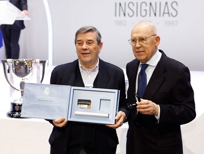 acto de entrega de insignias 2022