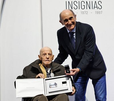 acto de entrega de insignias 2022