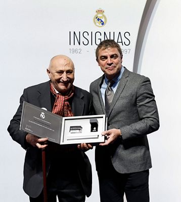 acto de entrega de insignias 2022