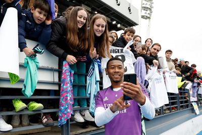 los aficionados del real madrid disfrutaron del entrenamiento