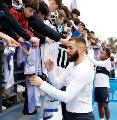 los aficionados del real madrid disfrutaron del entrenamiento