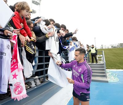 los aficionados del real madrid disfrutaron del entrenamiento