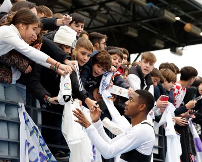 los aficionados del real madrid disfrutaron del entrenamiento