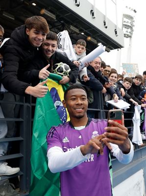 los aficionados del real madrid disfrutaron del entrenamiento
