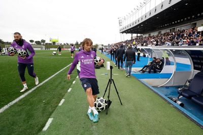 los aficionados del real madrid disfrutaron del entrenamiento
