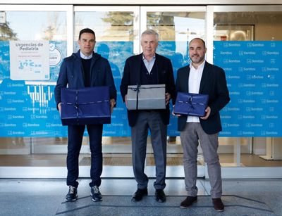 los entrenadores y los capitanes del real madrid visitan los hospitales sanitas la zarzuela y sanitas la moraleja