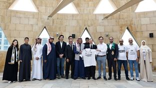 Butragueño, Roberto Carlos y Solari, con la Peña Madridista Blancos KSA de Arabia Saudí