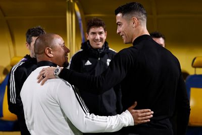 cristiano ronaldo visita al equipo en riad