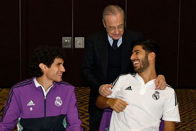 el presidente con el equipo en riad