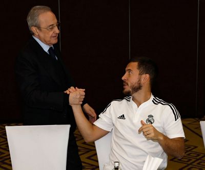 el presidente con el equipo en riad