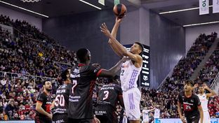 El Madrid culmina en Granada una semana perfecta