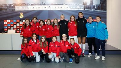 Jugadoras de las escuelas Oña Sanchinarro y Alcobendas presenciaron el Real Madrid-Athletic