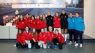 Jugadoras de las escuelas Oña Sanchinarro y Alcobendas presenciaron el Real Madrid-Athletic