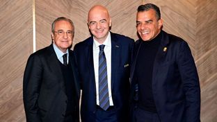 Intercambio de obsequios en el Al Ahly-Real Madrid