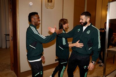 benzema y militao con el equipo en rabat