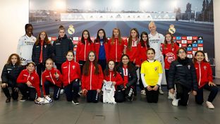 Jugadoras de la escuela del Real Aranjuez presenciaron el Real Madrid-Sporting de Huelva