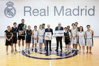 florentino pérez y josé bogas firmaron el acuerdo de colaboración para las escuelas de la fundación