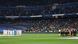 Minuto de silencio en el Santiago Bernabéu