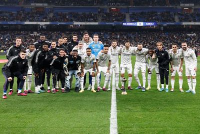 el equipo ofreció su octavo mundial de clubes al santiago bernabéu