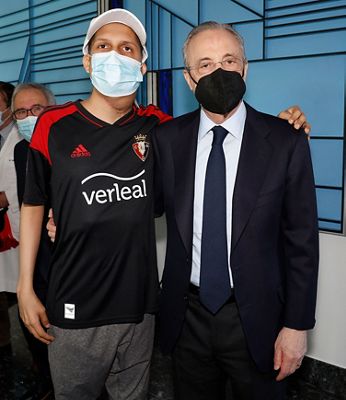 el presidente visita a los niños ingresados en la clínica universidad de navarra