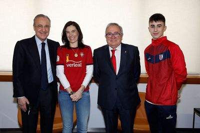 el presidente visita a los niños ingresados en la clínica universidad de navarra