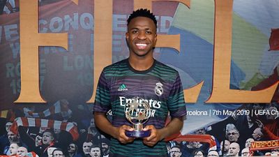 Vini Jr., imparable en Anfield: doblete, asistencia y MVP