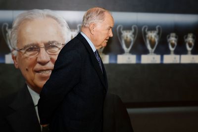 capilla ardiente de amancio amaro en el santiago bernabéu