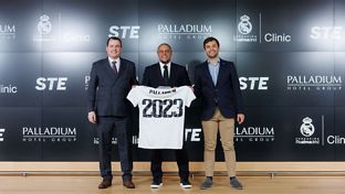 Roberto Carlos launches the Real Madrid Foundation clinics at two Palladium Hotel Group resorts in Mexico and Brazil.