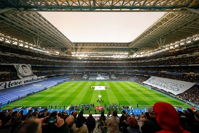el santiago bernabéu rindió un emocionante homenaje a amancio