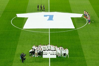 el santiago bernabéu rindió un emocionante homenaje a amancio