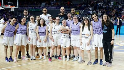 Hanga meets beneficiaries of the Foundation's adapted basketball school