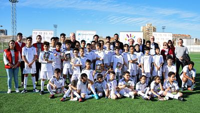 Arbeloa visitó la escuela de la Fundación Real Madrid en Albacete junto al alcalde de la ciudad