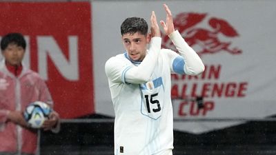 1-1: Gol de Valverde en el empate de Uruguay en Japón
