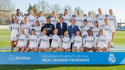 Real Madrid players are presented with their Sanitas digital cards