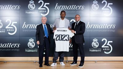 Roberto Carlos presents the Foundation and Brmatters' Educational Football Program in Mexico