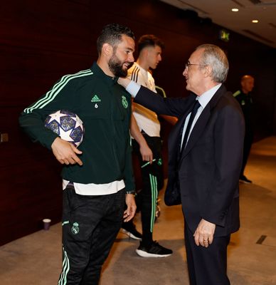 florentino pérez saludó a los jugadores del real madrid