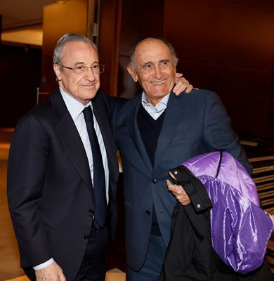 florentino pérez saludó a los jugadores del real madrid
